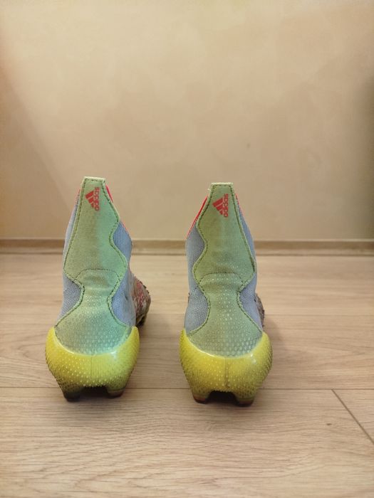 Бутси Adidas predator розмір -  39 (25 см)
Оригінал.