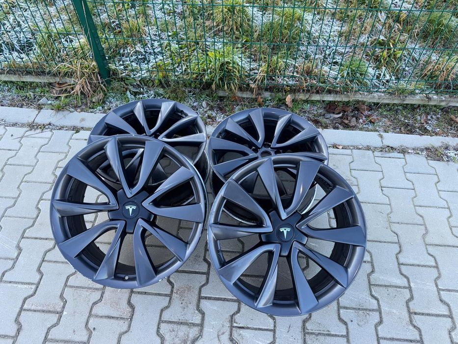 Felgi  5x114,3 20'' ET 35 renault, tesla, lexus, hyundai, kia