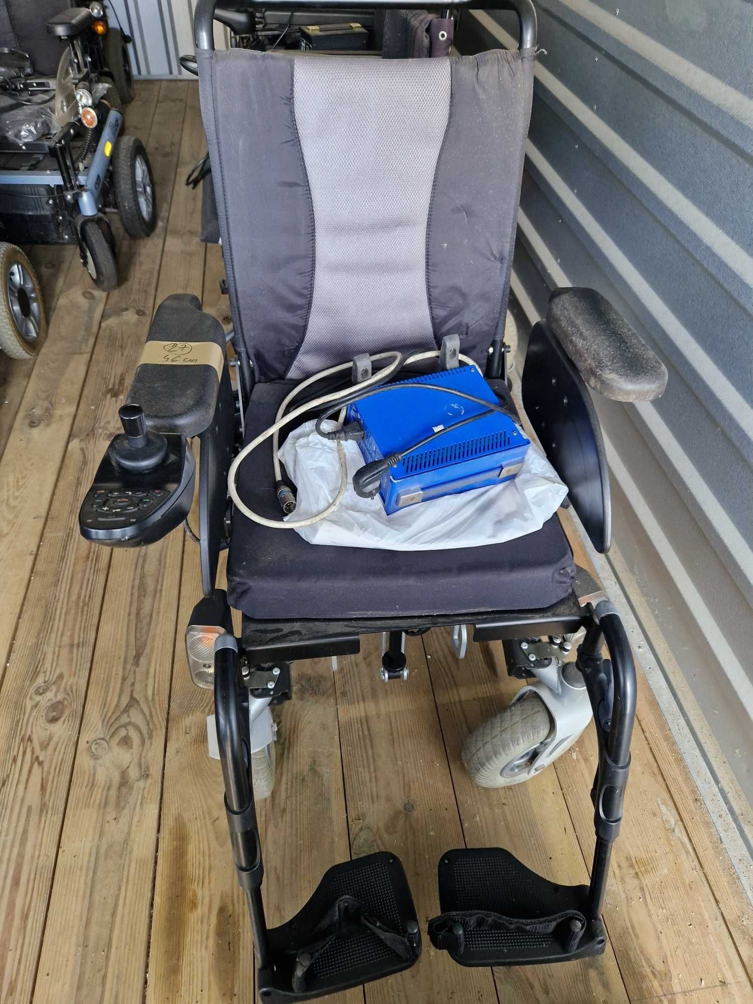 Wózek inwalidzki elektryczny INVACARE BORA siedzisko 46 cm - 27