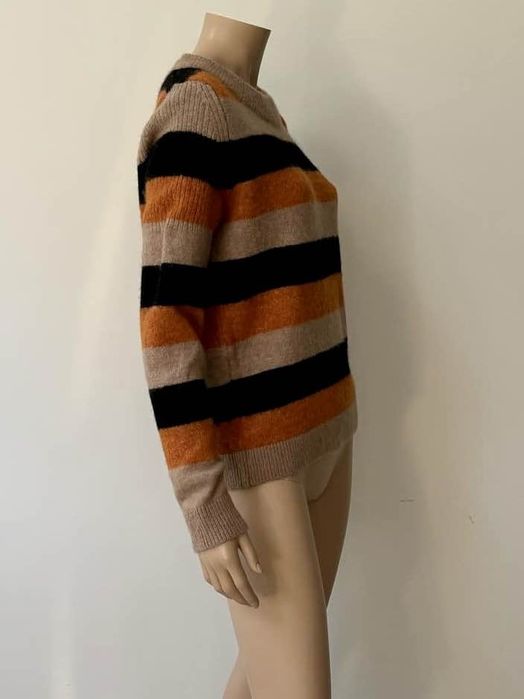 Selected Femme sweter damski 
30%alpaka 
43%wełny 
rozmiar M 
kolor:po