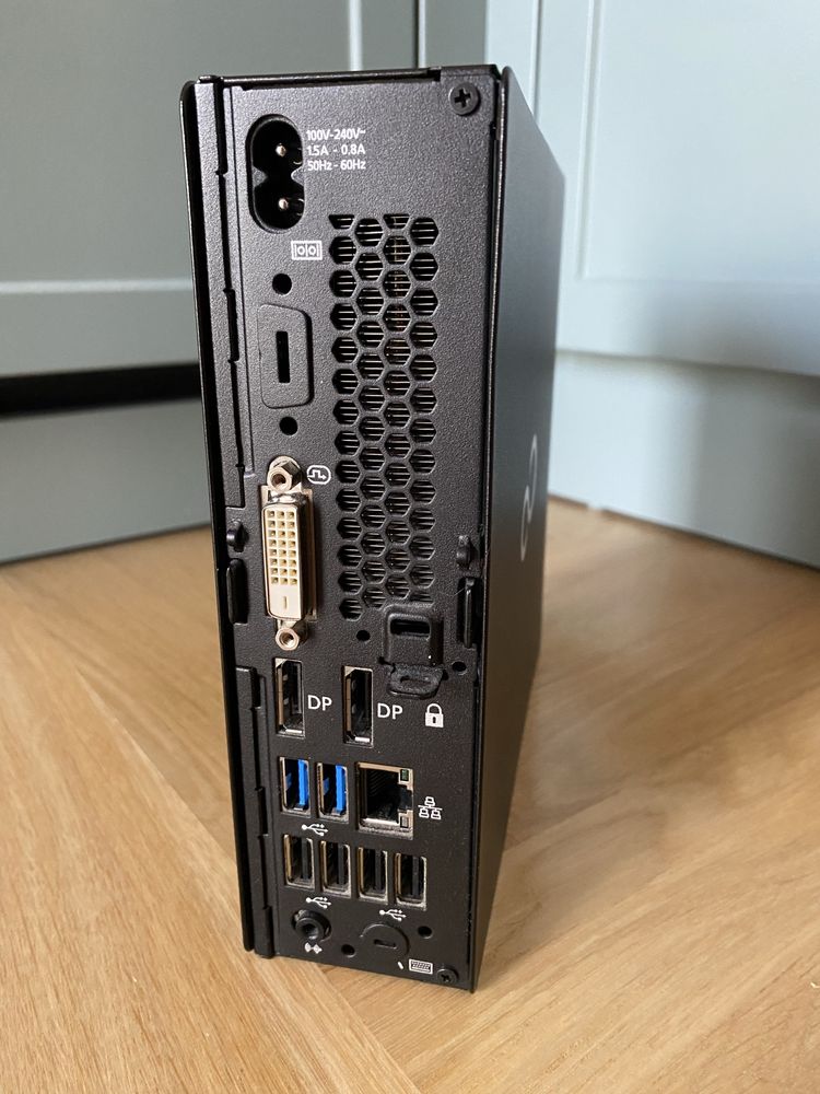 Komputer Fujitsu Esprimo Q558 i5-8400T