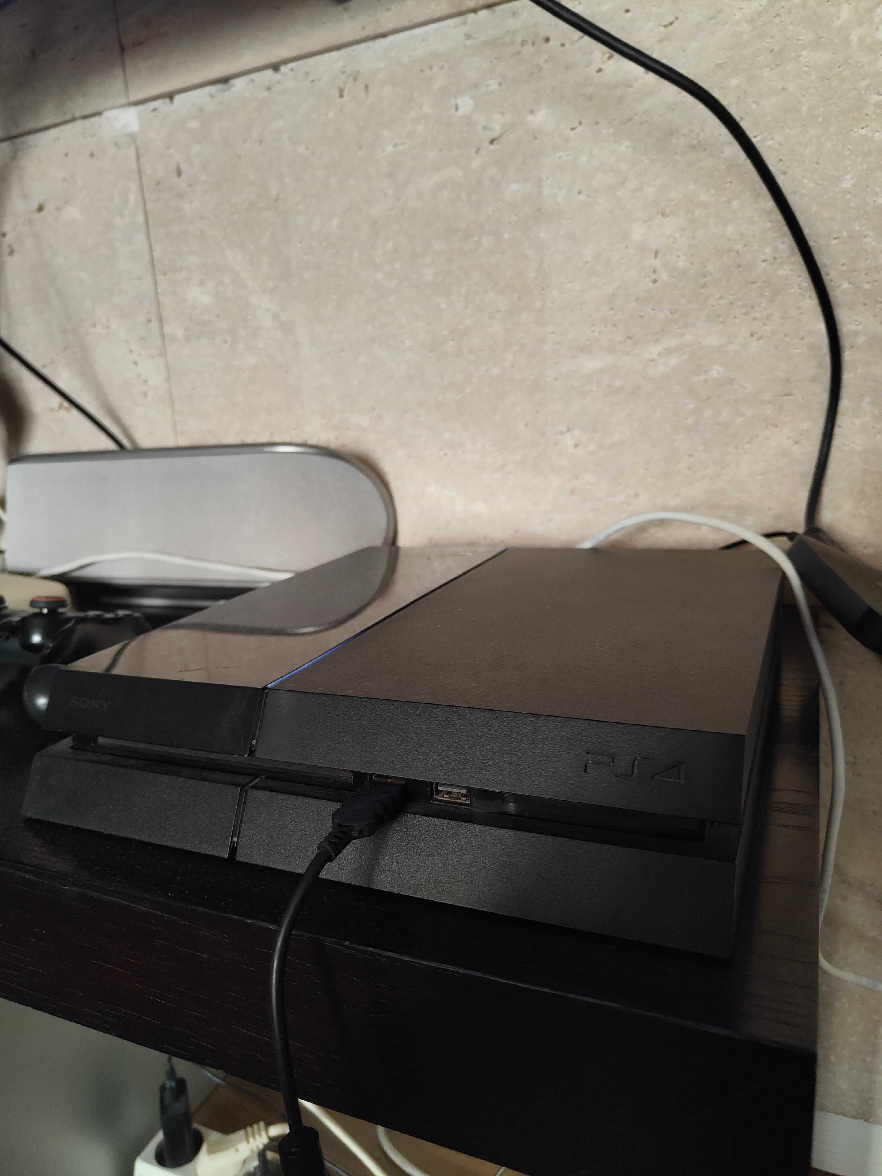 PS4 standard com pouca utilização