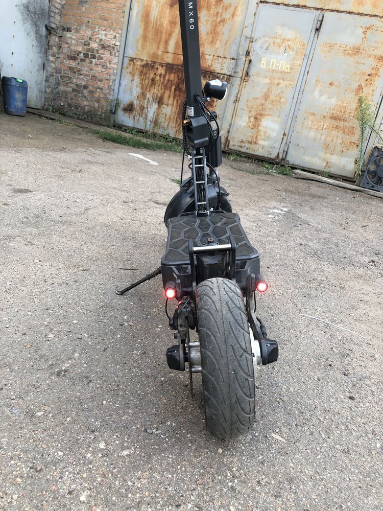 Полноприводный электроскмокат Mercane MX60