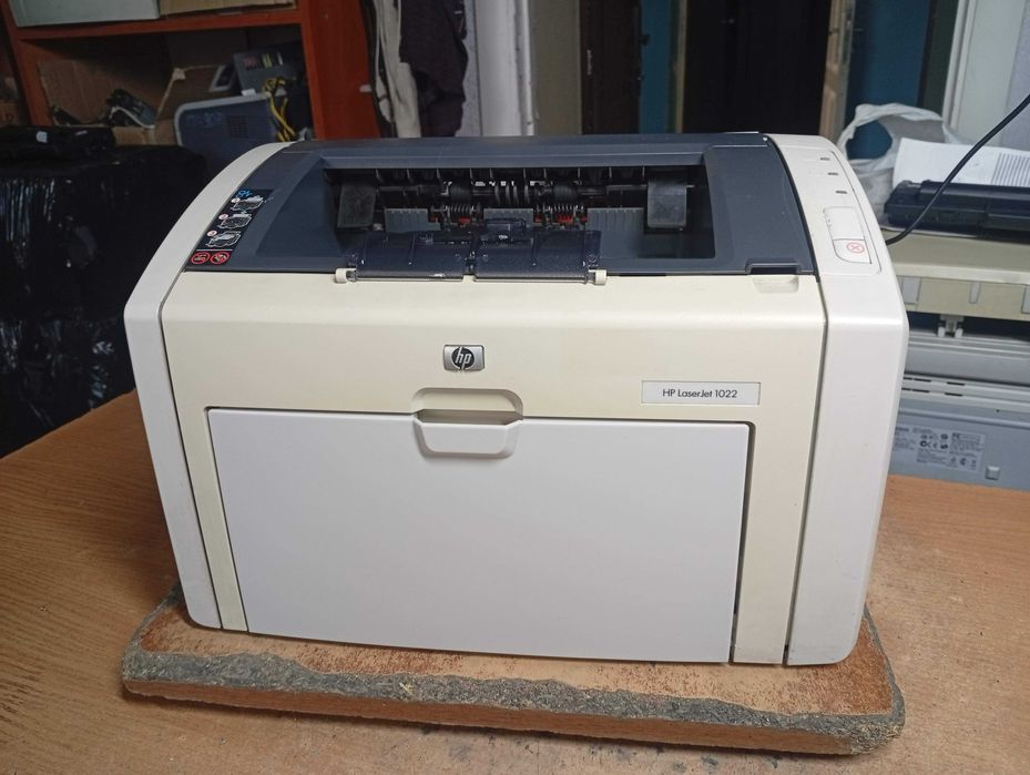 Лазерний принтер HP LaserJet 1022, заправлений 100%, є кілька штук