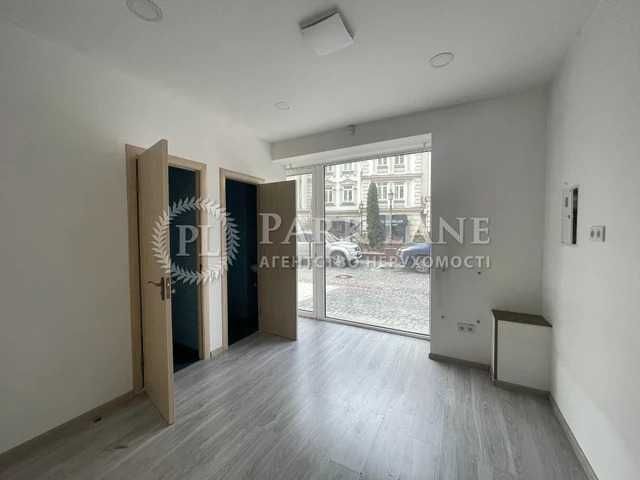 Фасадне приміщення на Воздвиженці, Презентабельна вхідна група!