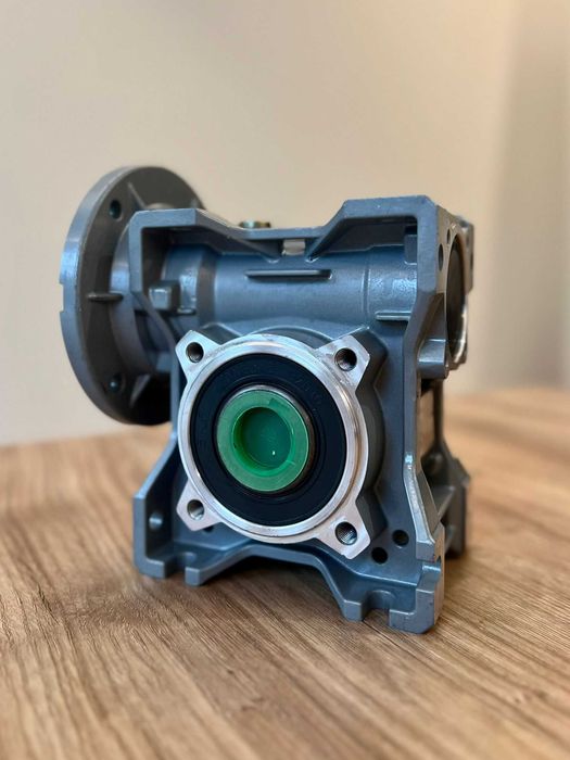 Napęd jednofazowy do maszynki alfa 32: 93/obr, 750W, 230V motoreduktor