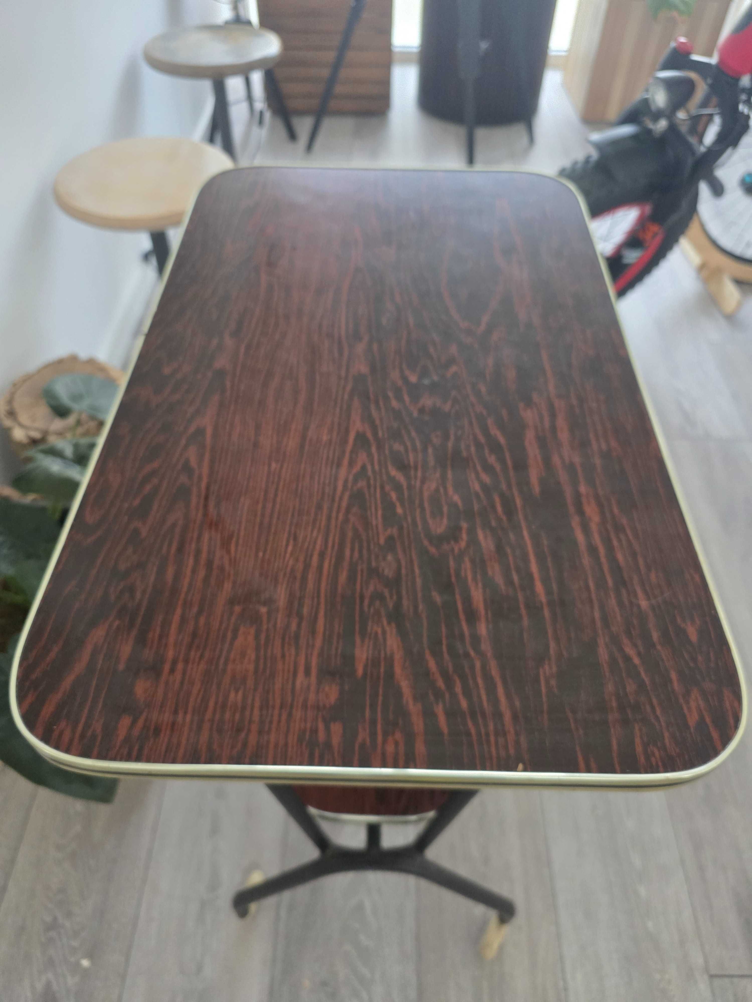 Mesa de apoio e tv vintage