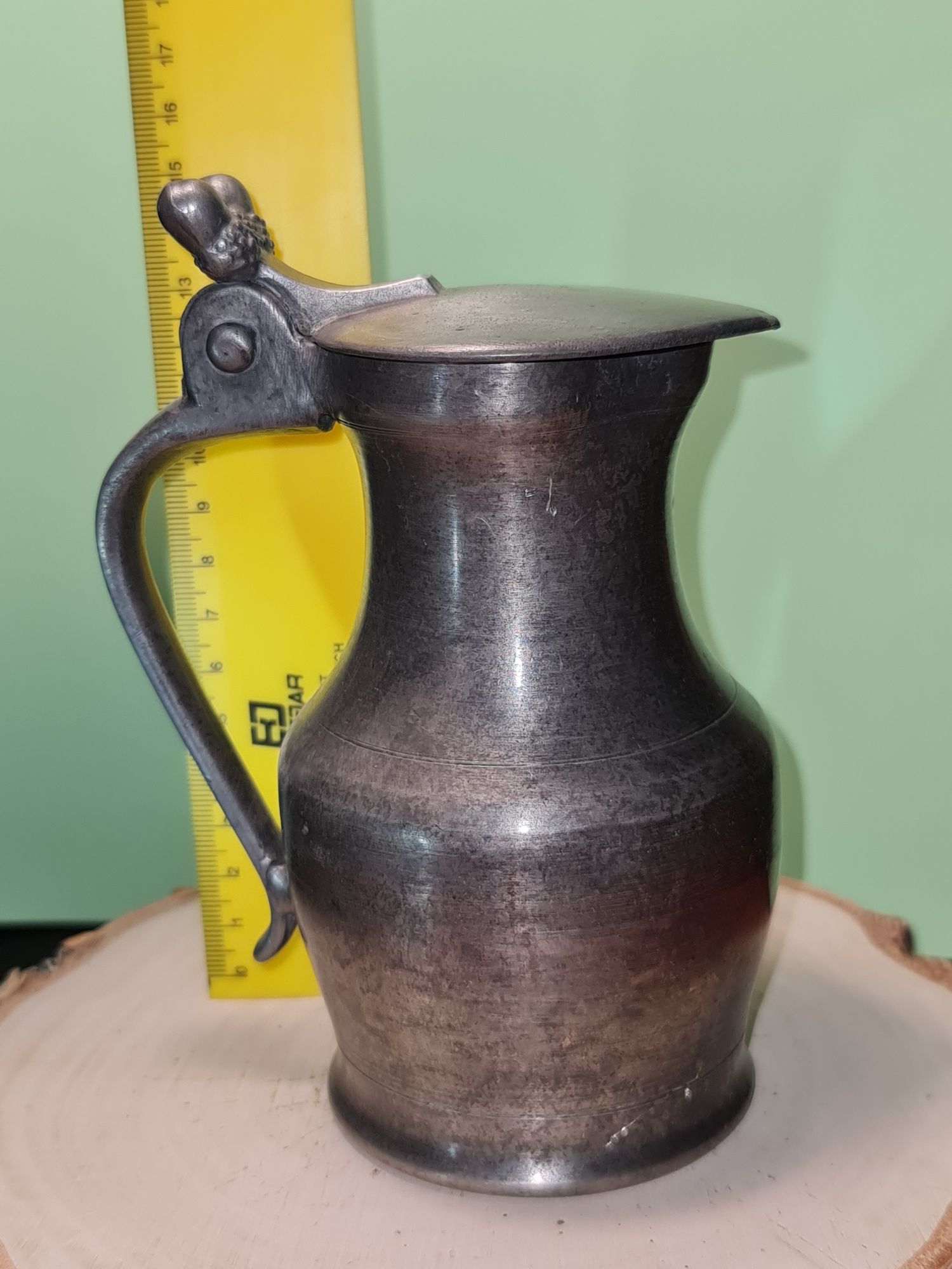Stary cynowy dzban z pokrywką - dąb - żołędzie (15cm)