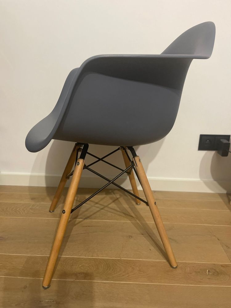 Krzesło model RIVA 2 marki NEWHOME