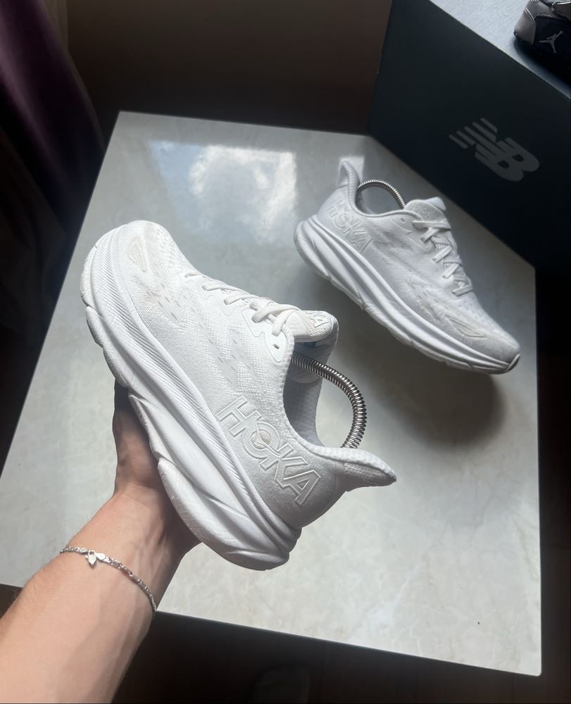 Кроссовки Hoka Clifton 9 Розмір 42.5 Original Взуття