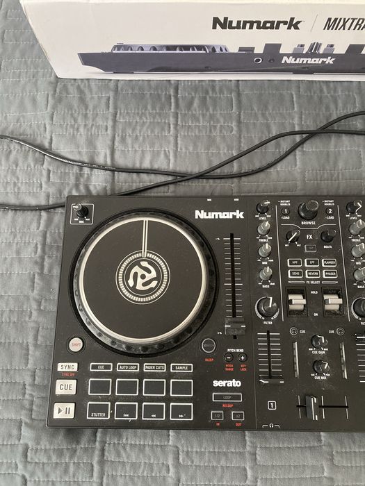 Numark Mixtrack Pro FX