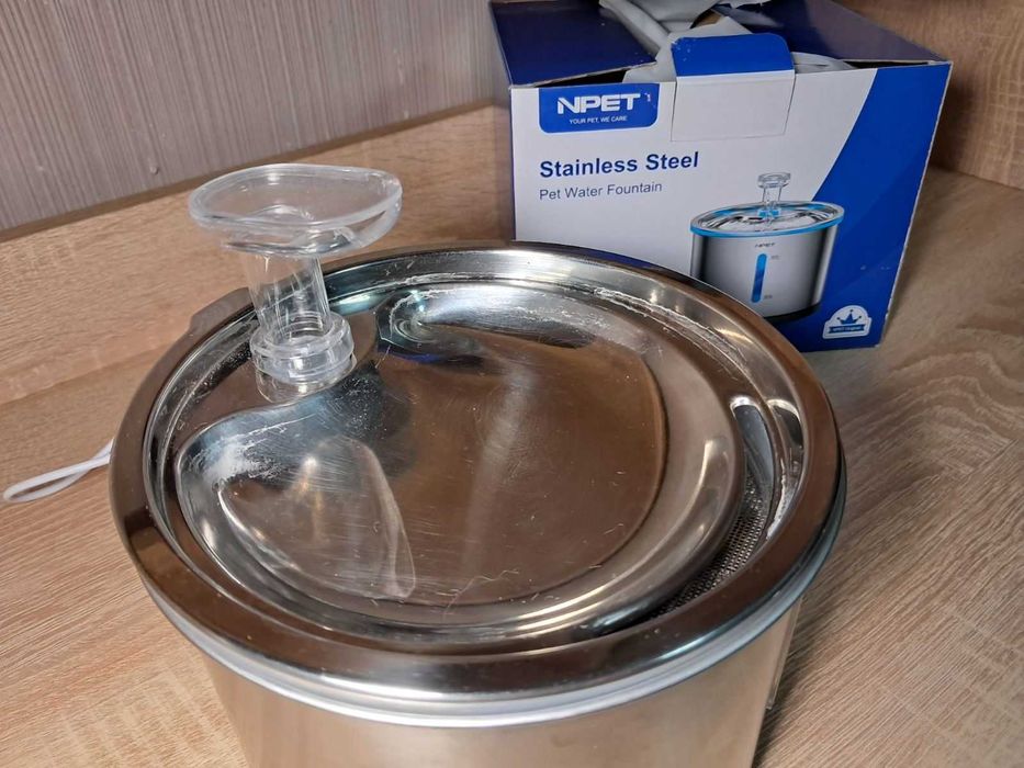 Автоматическая поилка (фонтан) для животных.