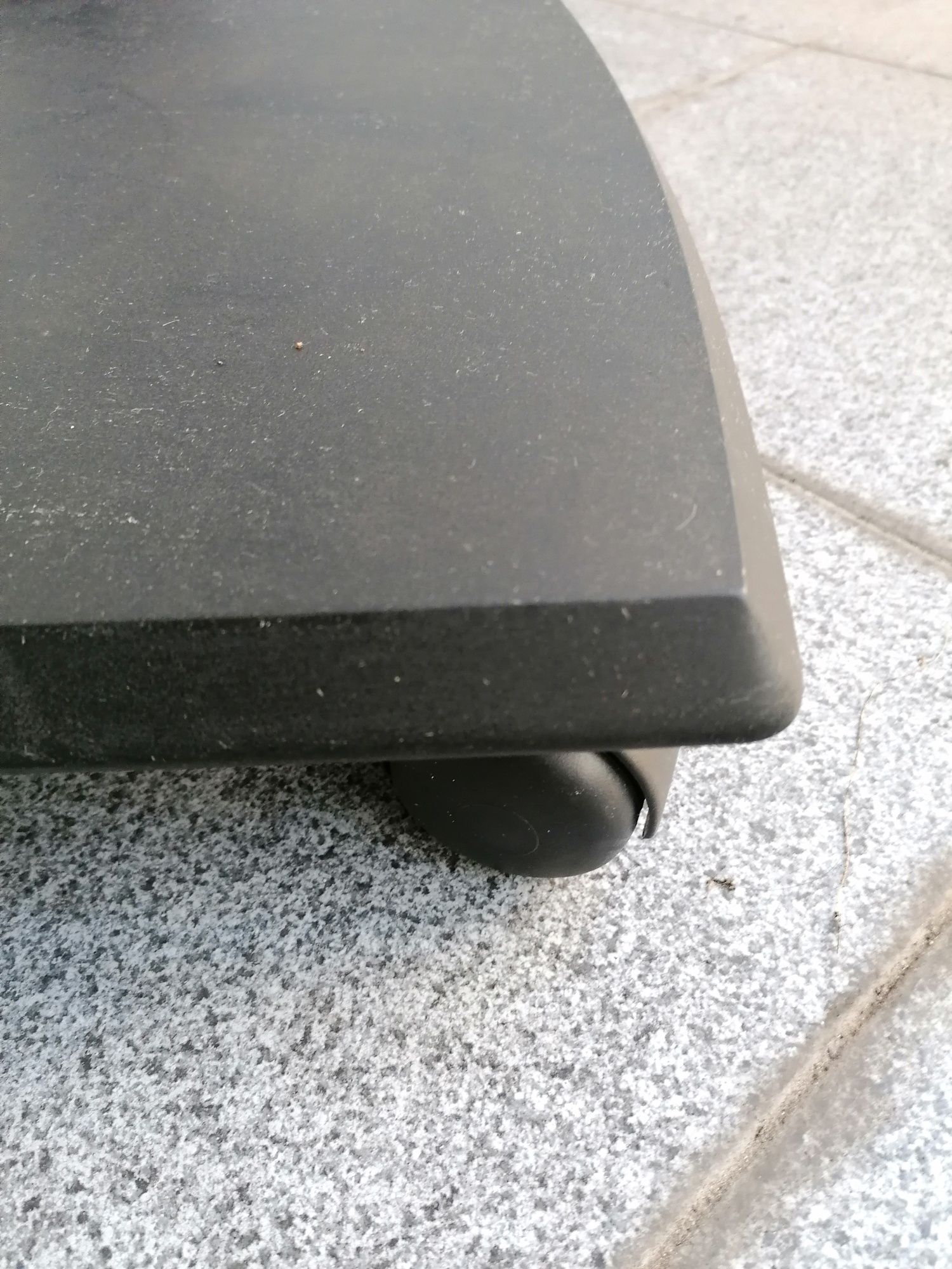 Mesa suporte de equipamentos amovível