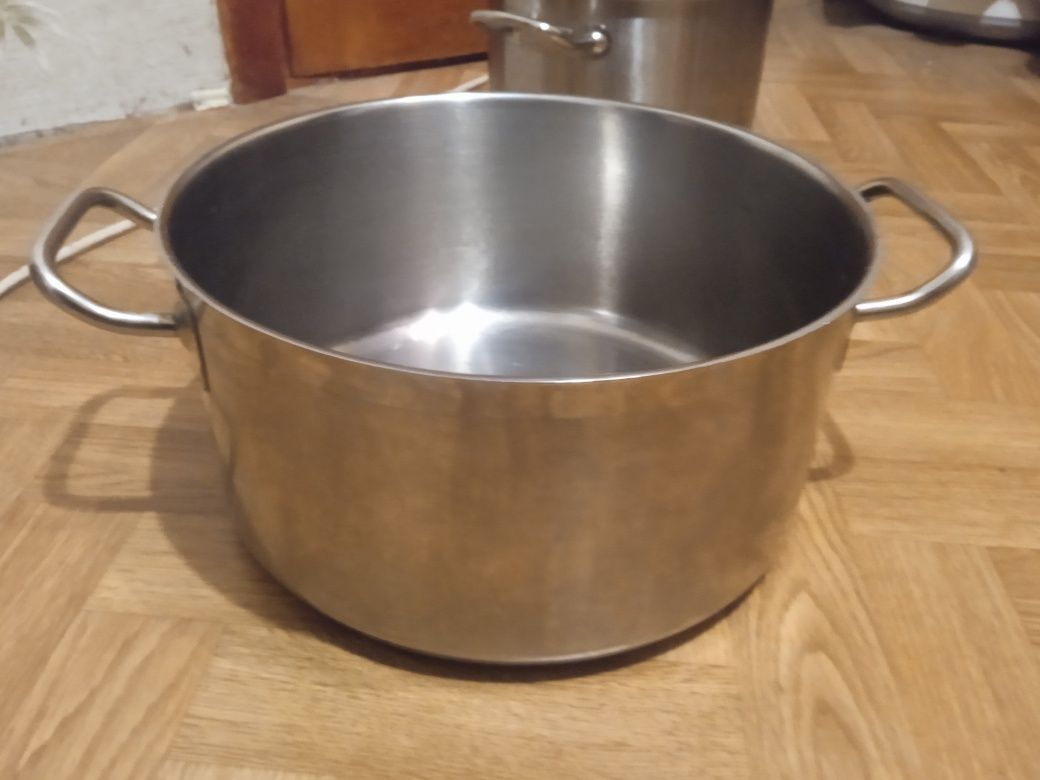 Продам кастрюли Б/У.