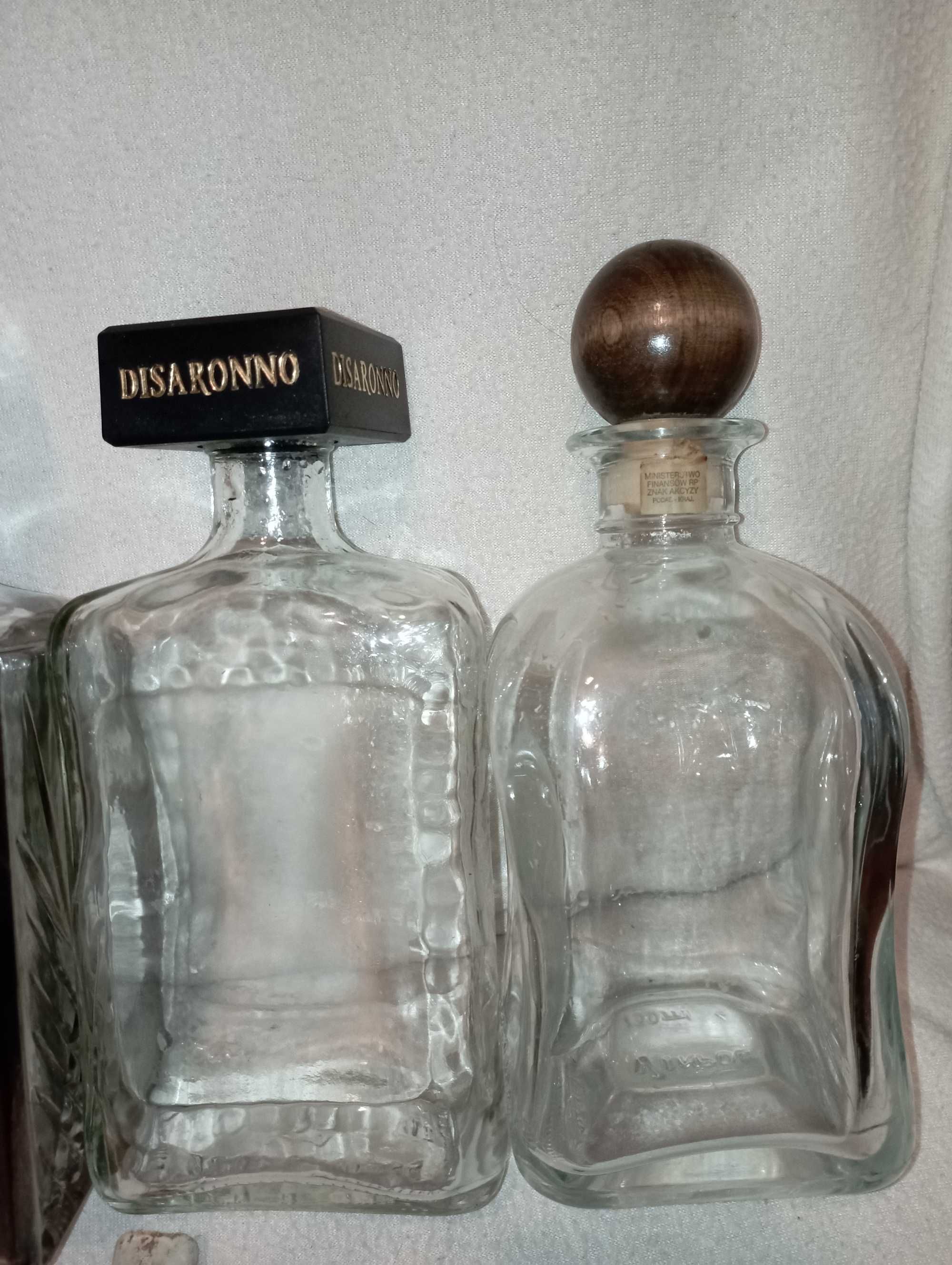 7 szklanych butelek od 100 ml do 750 ml pojemności