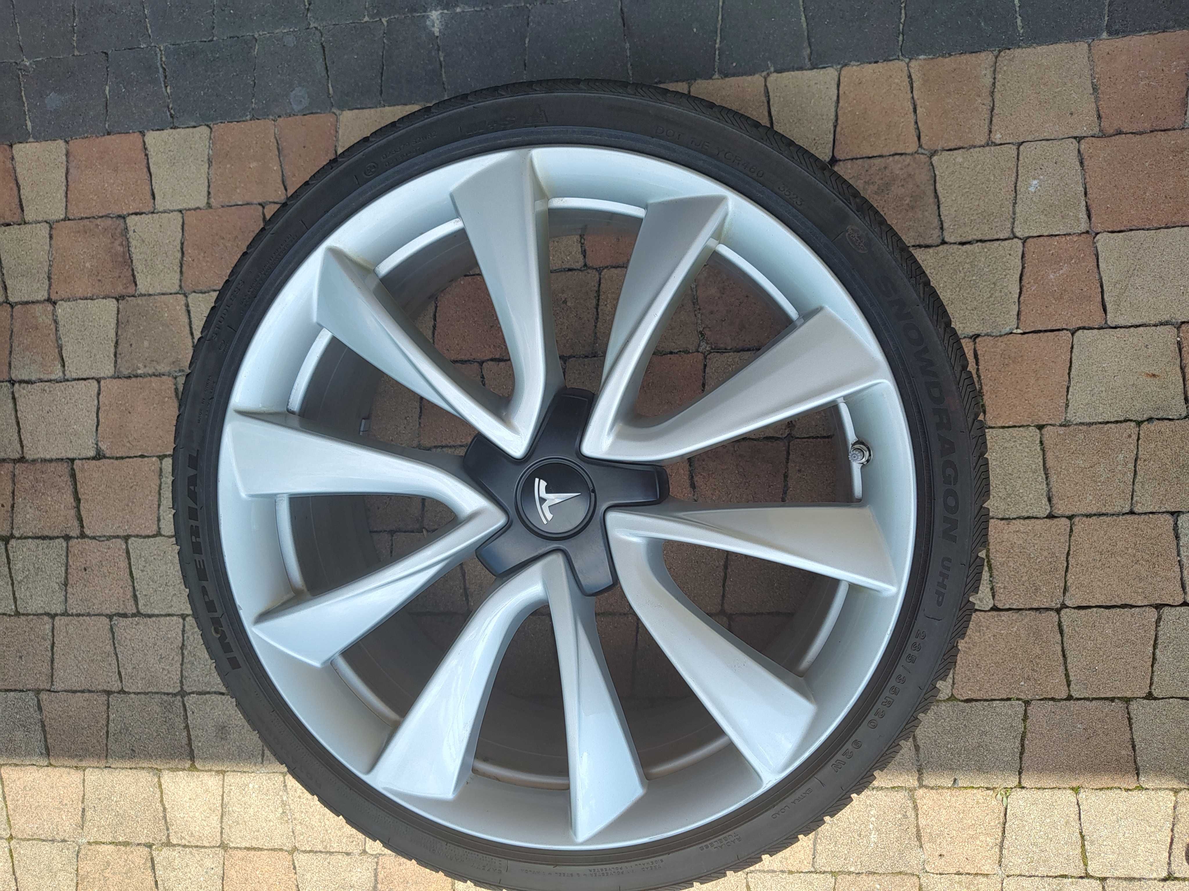 4 x Koła Aluminiowe TESLA 3  5x114,3 ET35 Opony 235/35/20 - 8 mm !
