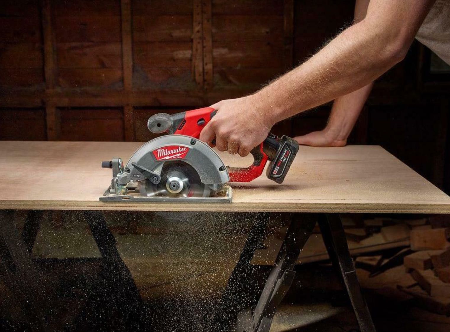 Аккумуляторная дисковая пила MILWAUKEE M12 FUEL CCS44-0 (2530-20)