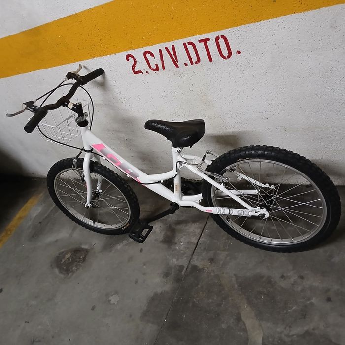 Bicicleta nova aro 14 para meninas nova sem uso