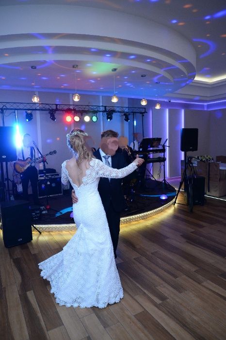 Biała, koronkowa suknia ślubna, syrena z trenem, boho/rustykalna,36/38