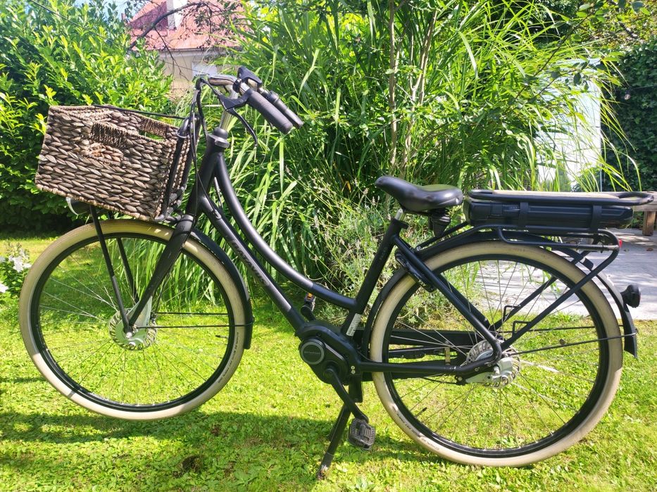 Piękny  elektryczny rower miejski Batavus PACKD E-go Czarny Mat