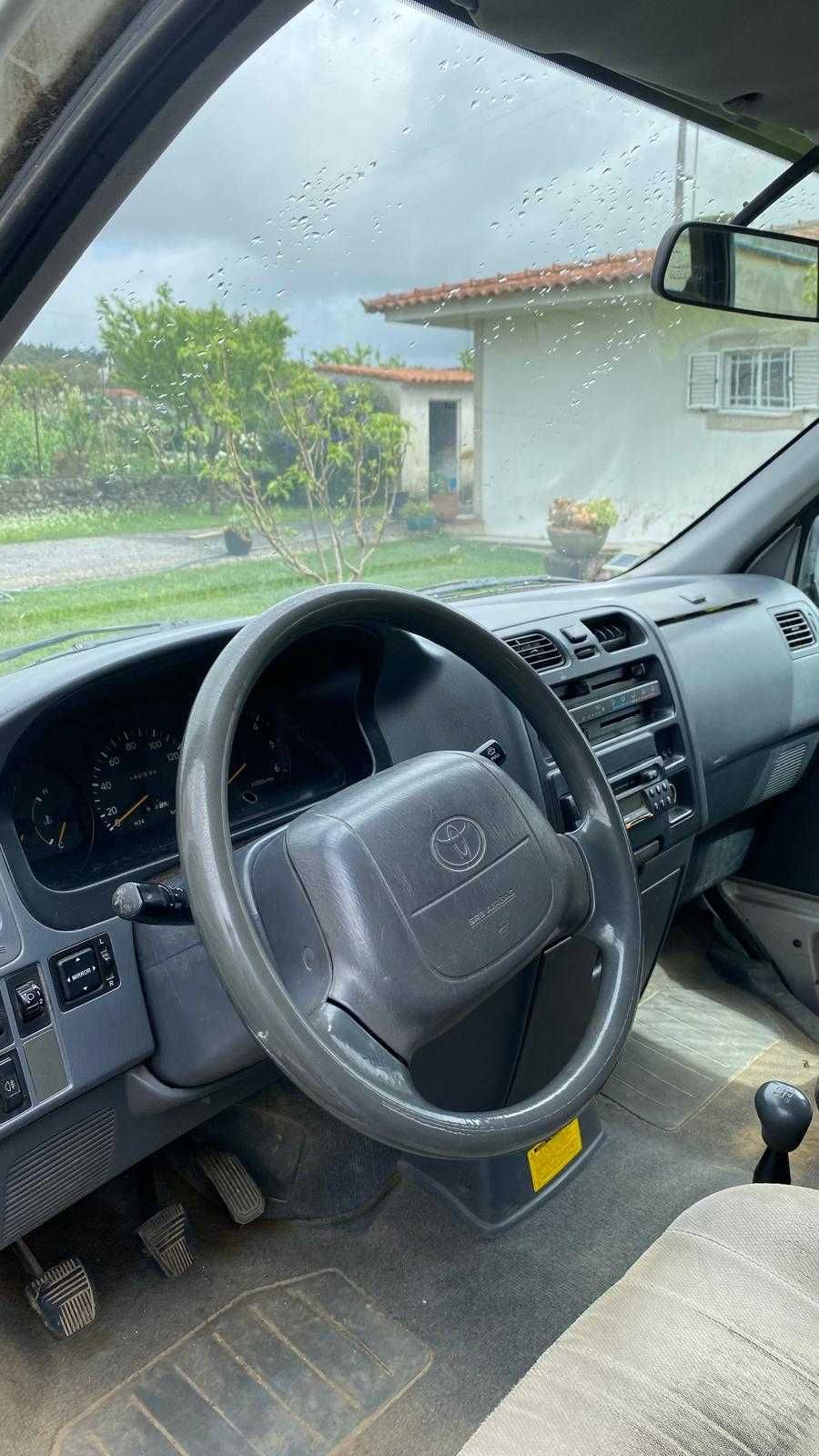 Toyota HiAce 2.4 Diesel 9 Lugares
