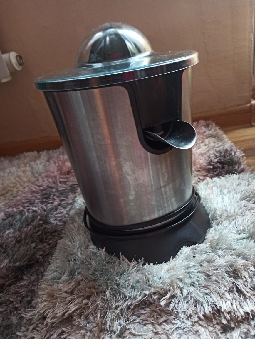 Sprzedam wyciskarkę do owoców