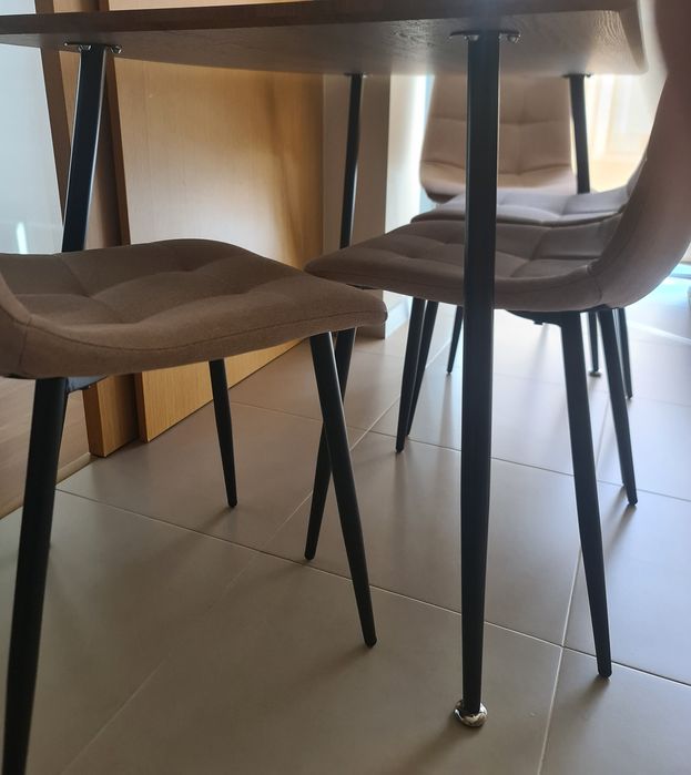 Mesa de jantar com 4 cadeiras