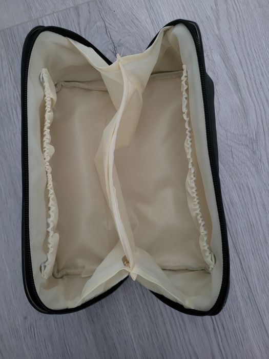 Kosmetyczka Rose of no man's land NOWA