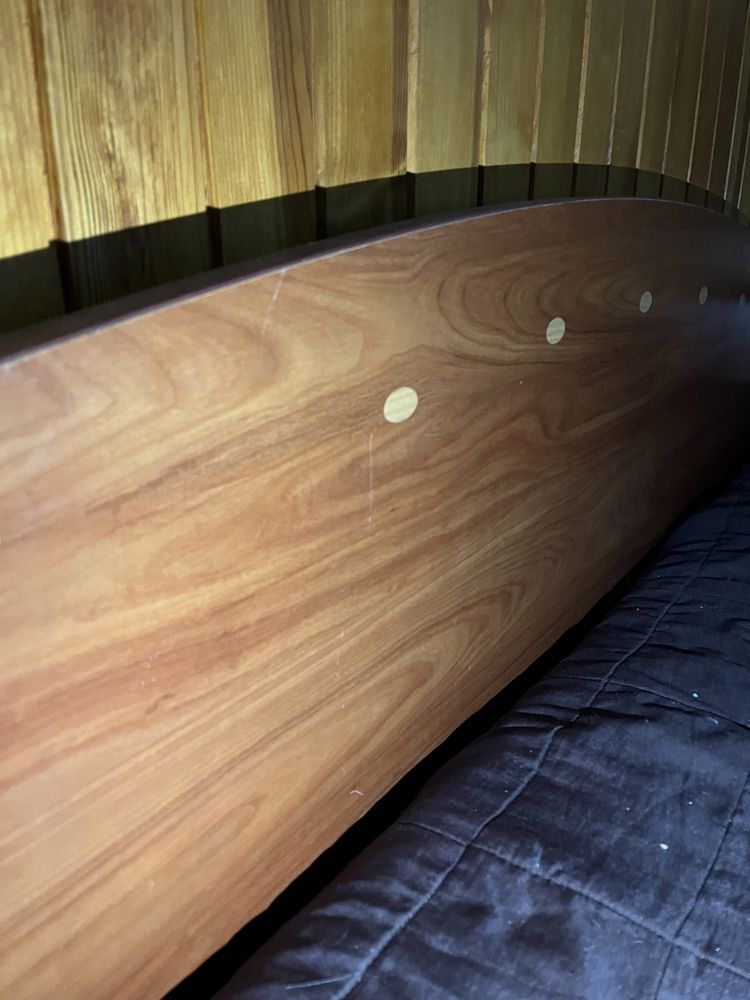 Cama com gaveta de madeira de cerejeira