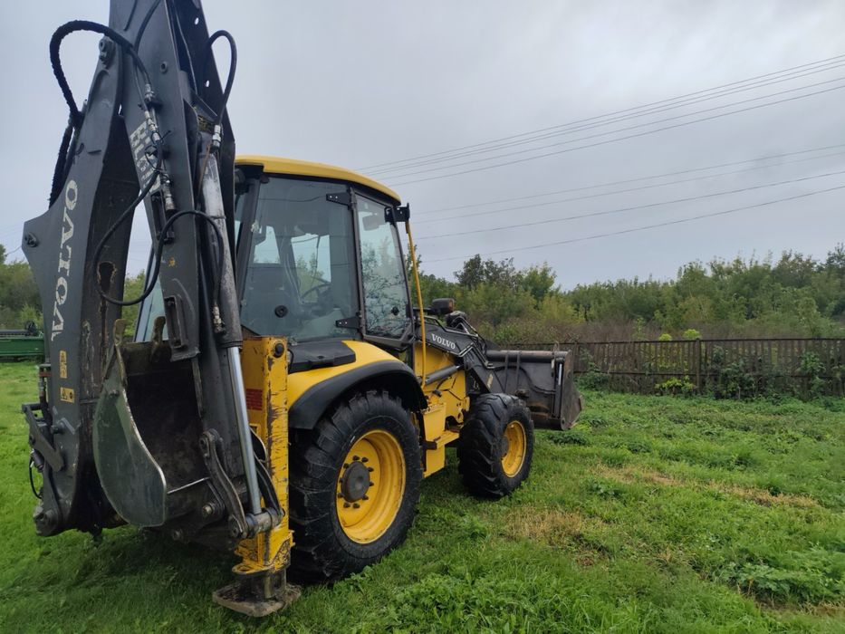 Екскаватор-навантажувач Volvo BL61B