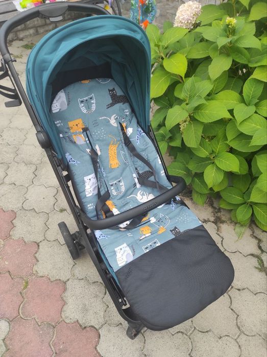 Коляска Carello nova насиченого смарагдового кольору.