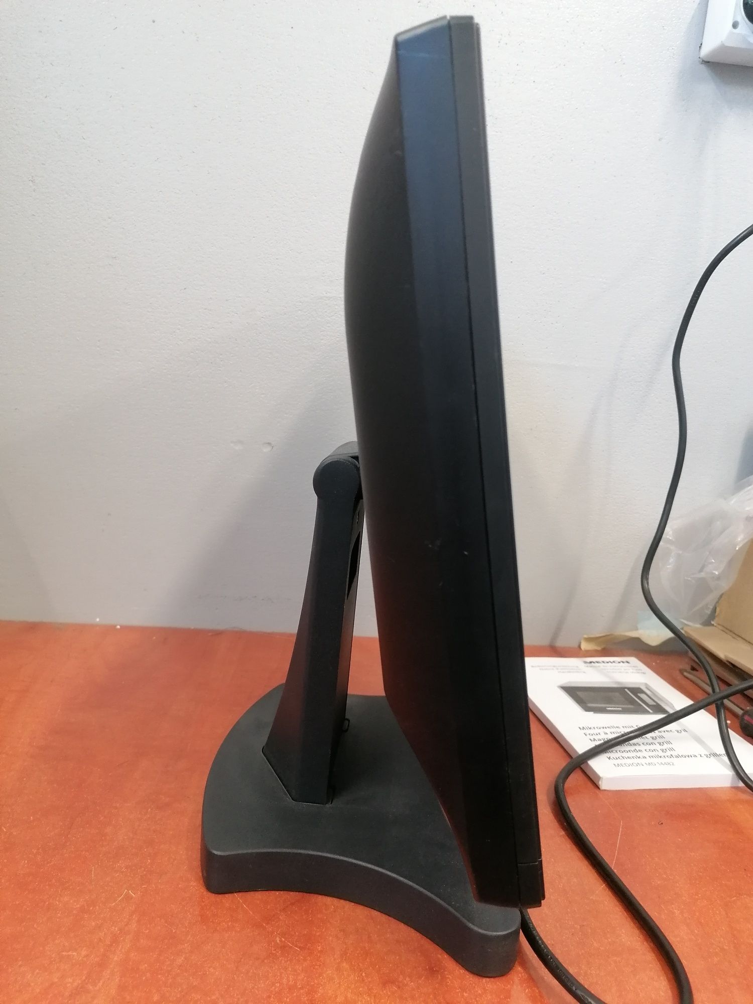 Monitor sklepowy dotykowy