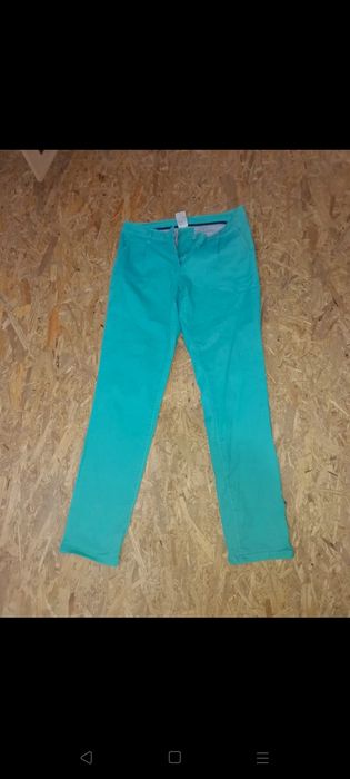 Spodnie damskie typu proste