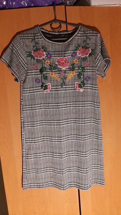 Платье стрейчевое Zara  с вышивкой от 11-15 лет