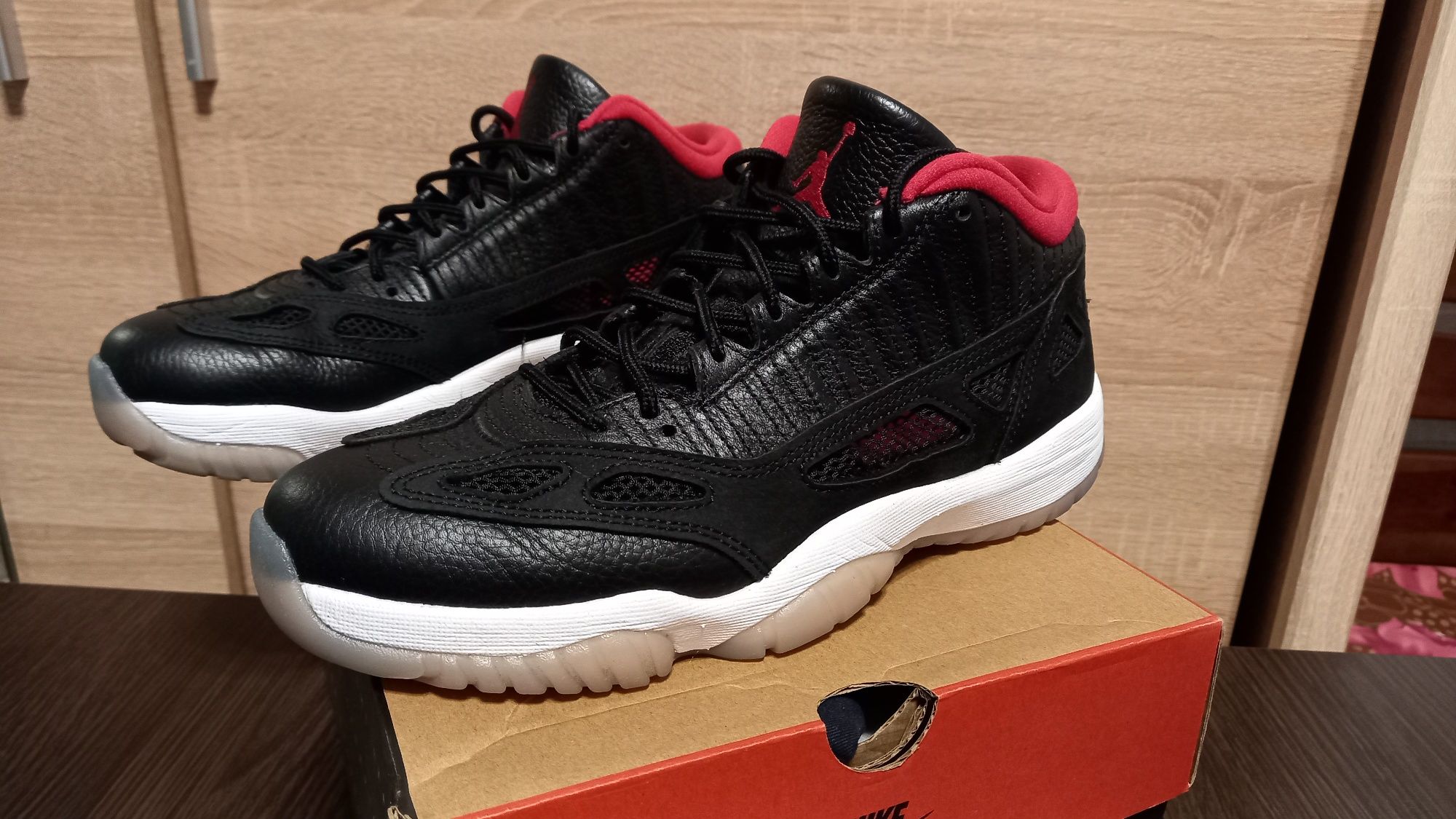 Баскетбольные кроссовки Jordan 11 low