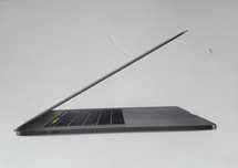 MacBook Pro 15" 2018 – i7 / 16GB RAM / 250GB SSD