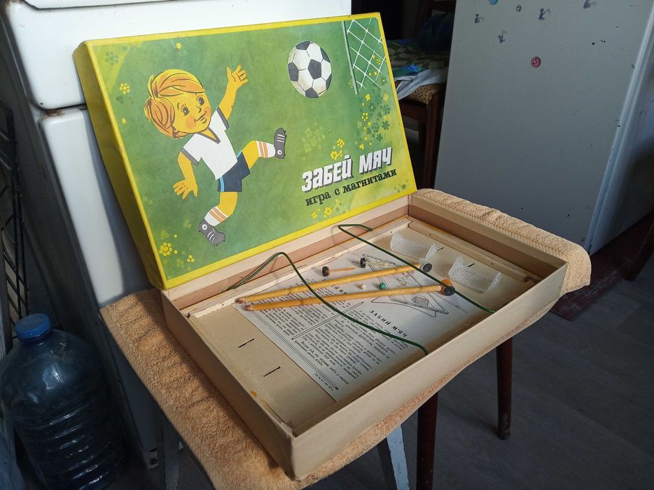 Недорого! Футбол настольный «Забей мяч» 1981г, на магнитах