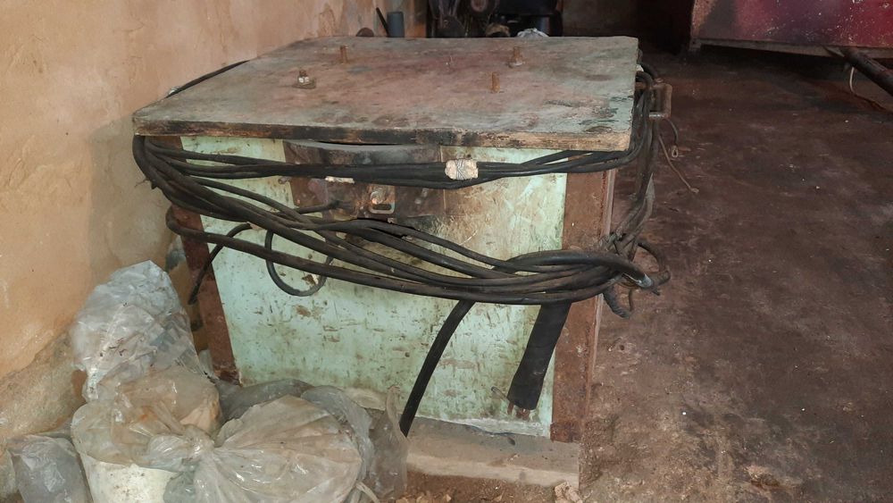 Сварочный пост (зварювальний апарат)