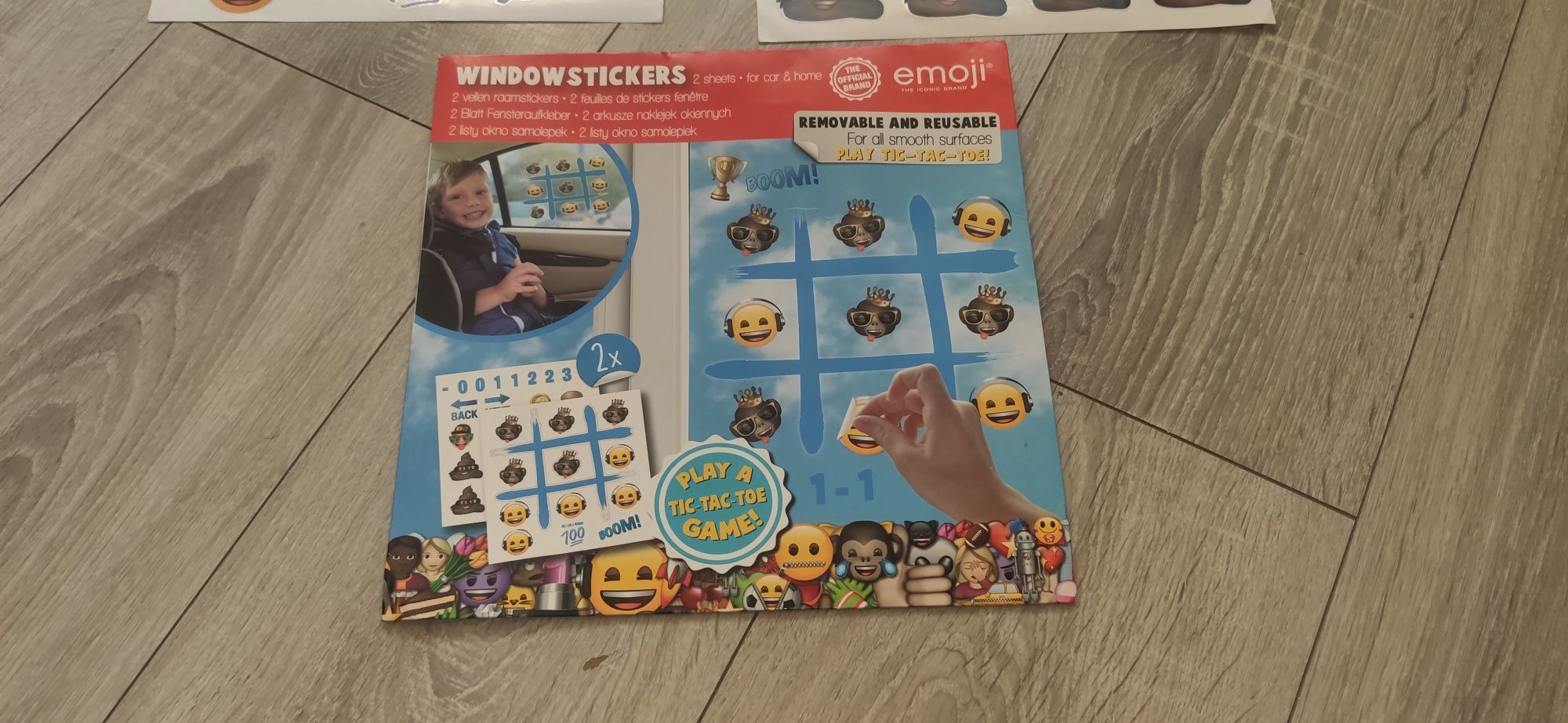 Gra kółko i krzyżyk naklejana Emoji stickers