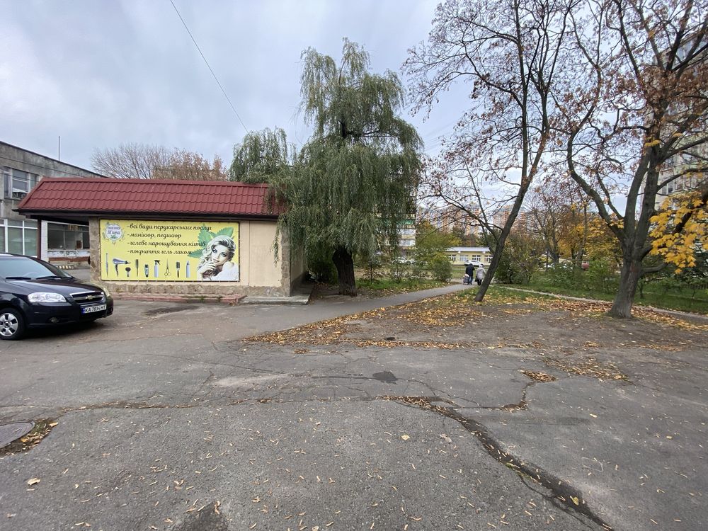 Продам отдельно стоящее здание 72,5 м.кв,  Киев, Минский проспект.