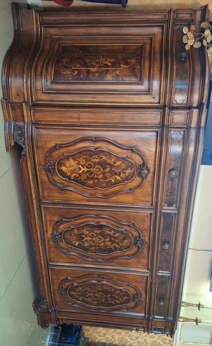 Intarsjowane meble włoskie- Witryna i komoda