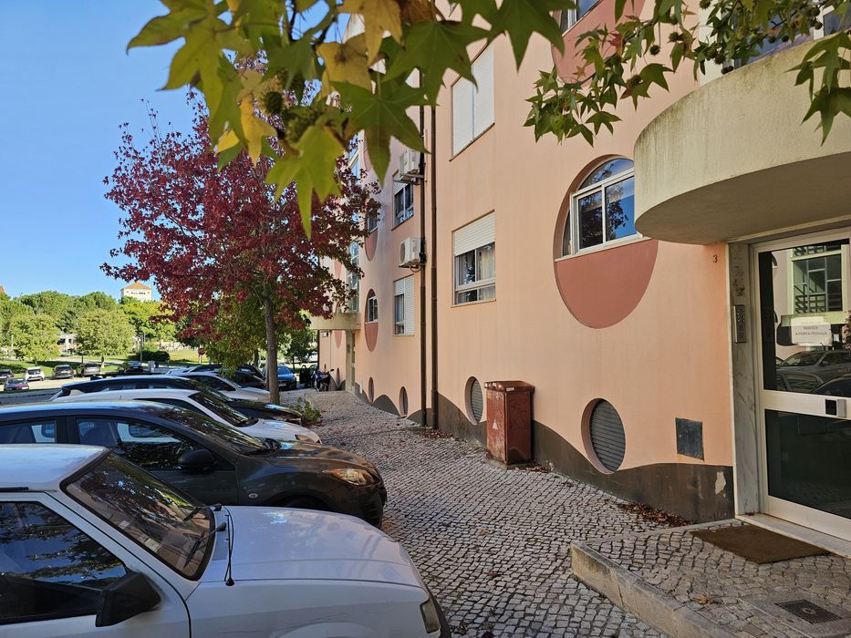 Cave com área de 141 m2