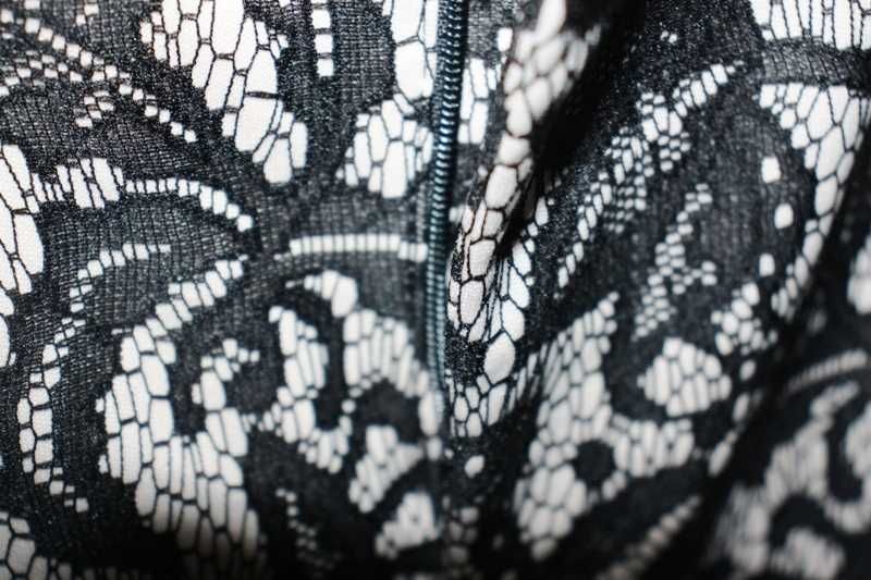 Calças pretas com salmão e com padrão que parece renda ZARA tamanho S