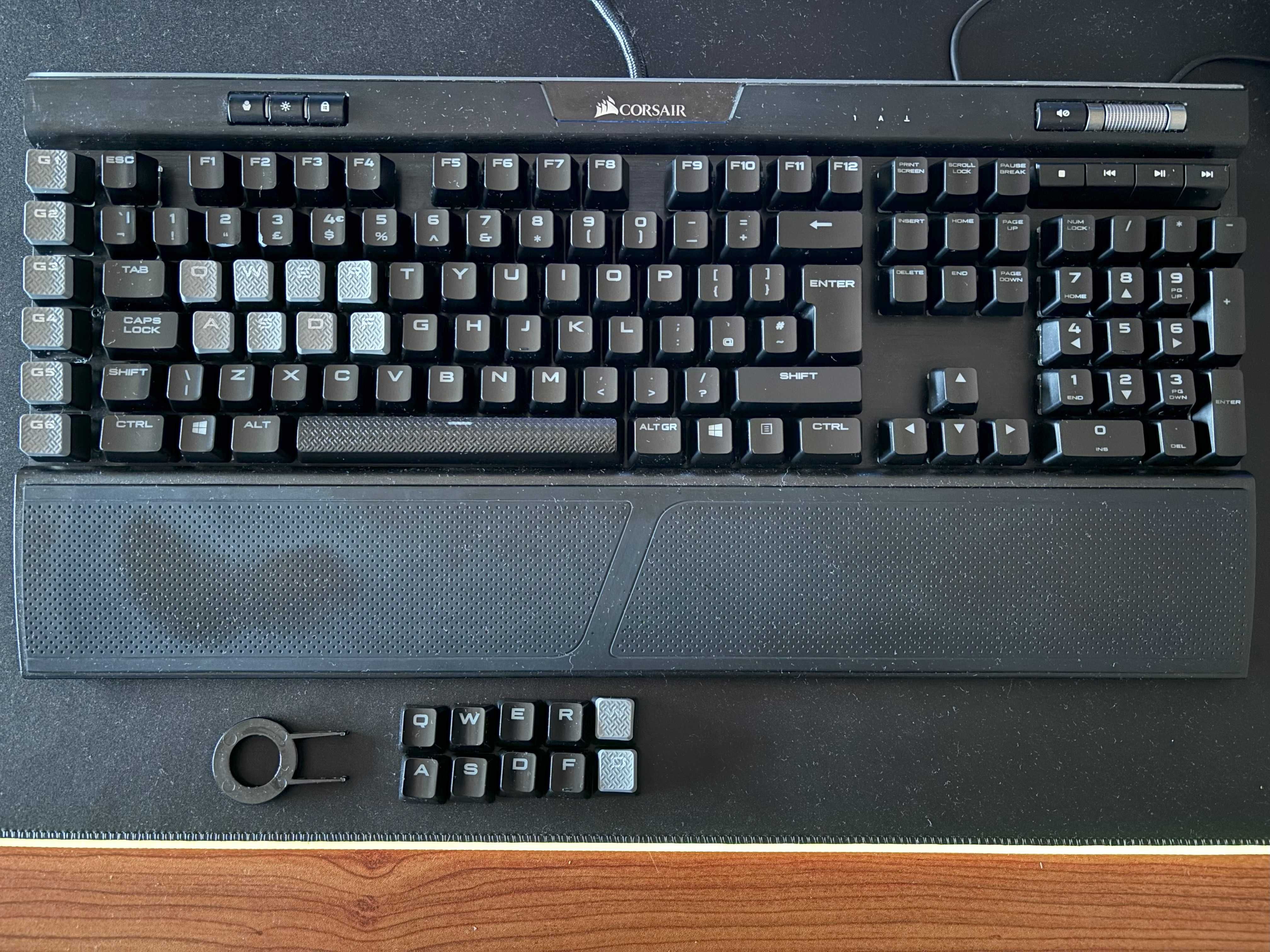 Teclado Mecânico Corsair K95 RGB Platinum (UK)
