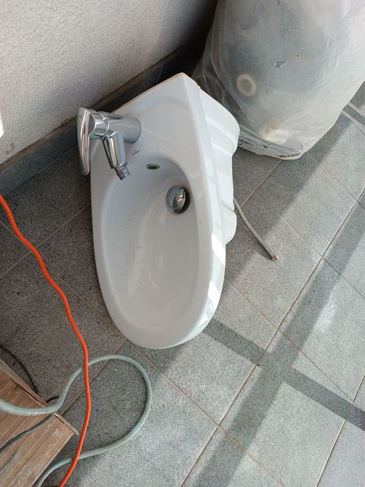 Bidet Cersanit,stelaż z muszlą i baterią - bardzo dobry stan!