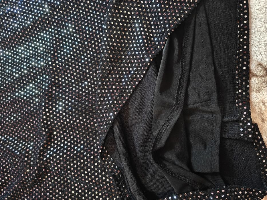 Нарядна чорна,  блискуча сукня, паєтки