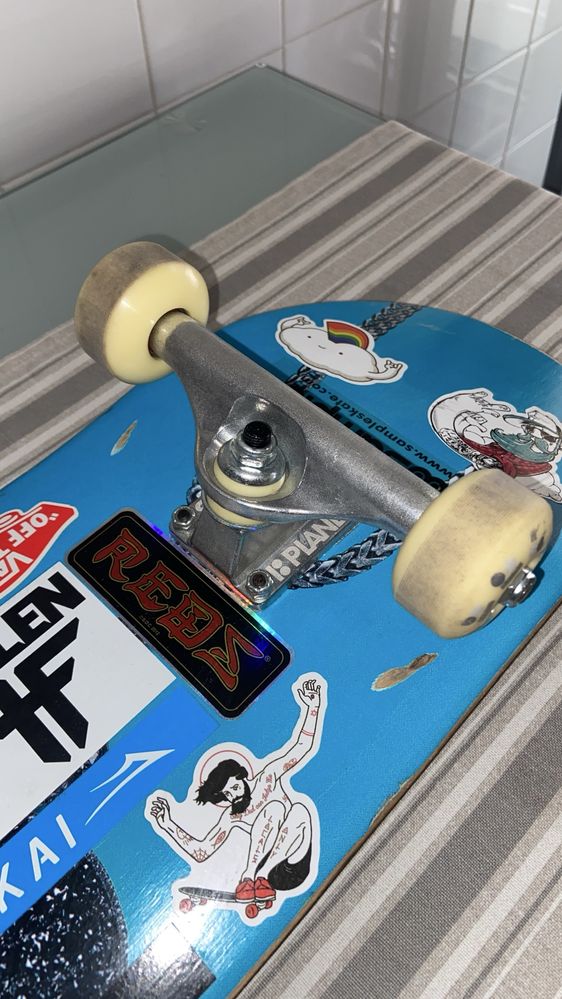 Skate Plan B + Rolamentos Bones Reds