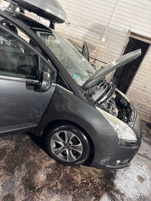 Peugeot 5008 • 2010 рік • 6 500 $