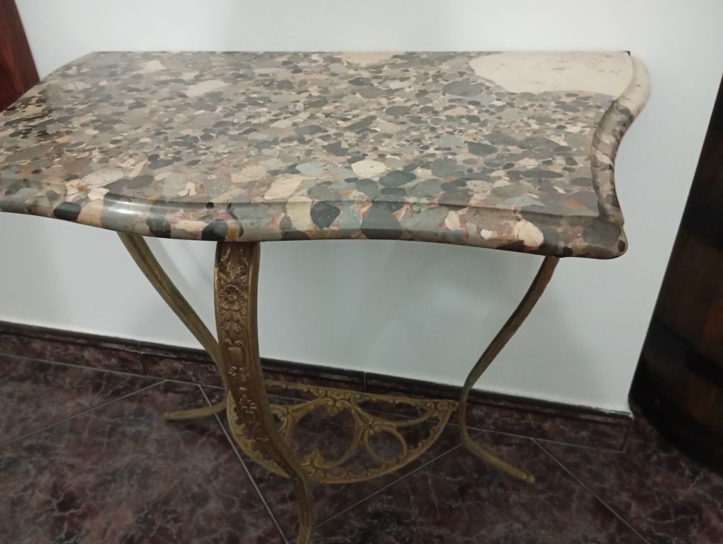 Mesa de apoio com tampo em brecha da Arrábida