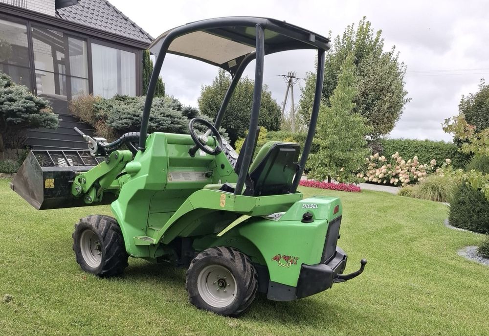 Ładowarka miniładowarka Avant 520 528